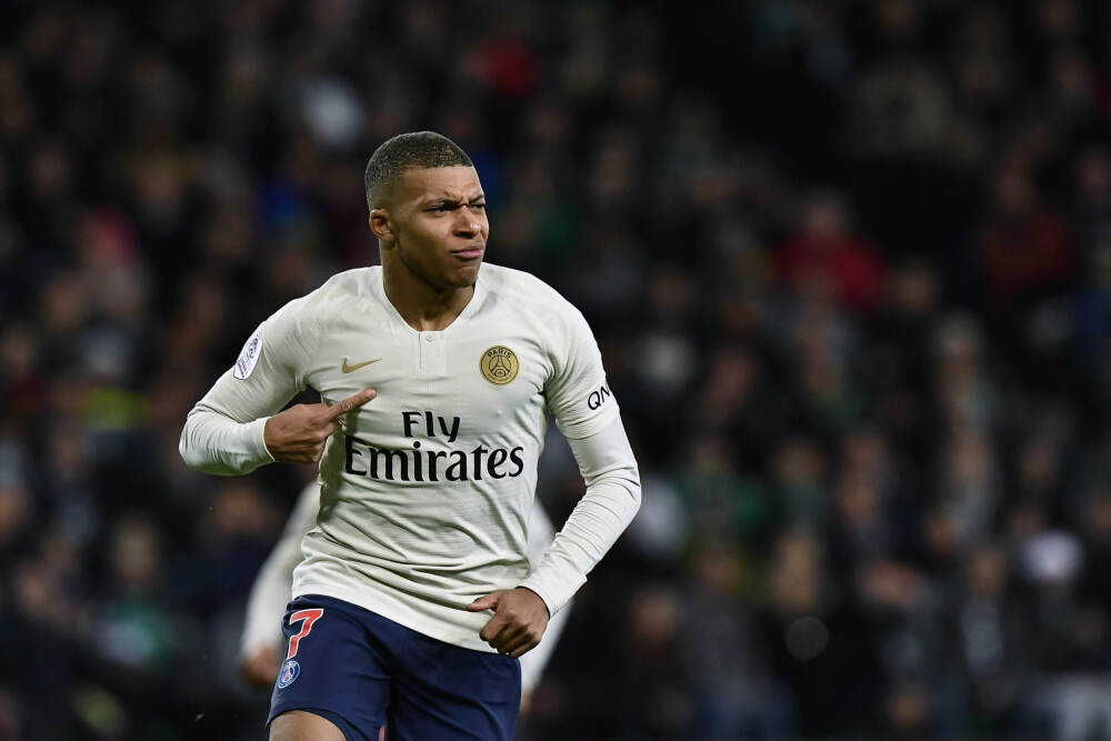 一人操控一支军队？美军测试“一控多”无人机群